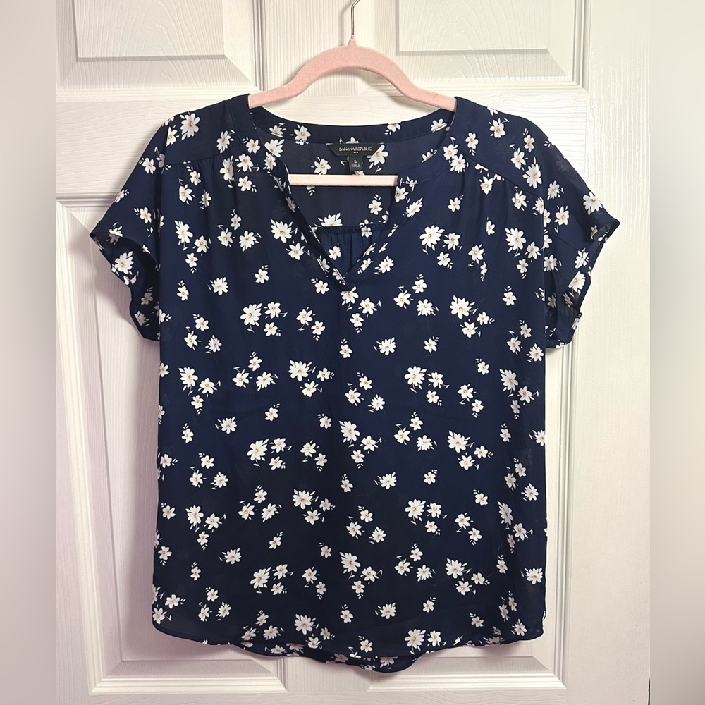 Banana Republic, Floral Navy Short Sleeve Blouse, size S